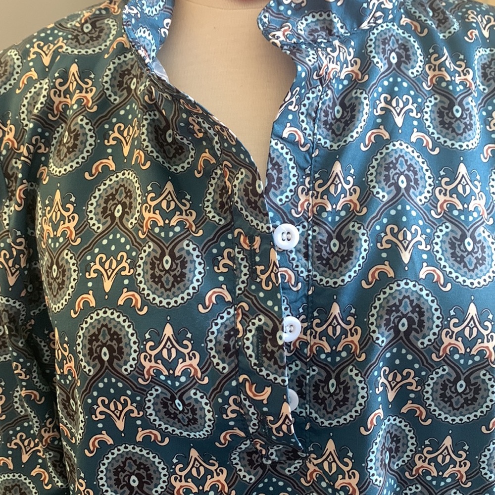 Long sleeved pullover button up - Picture 2 of 4